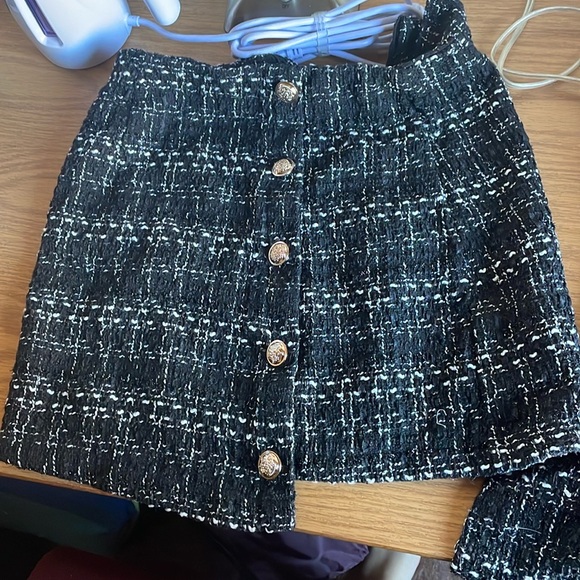 Women’s Small 2 Pieces Top and Skirt Set Tweed Button Front Crop Jacket & Skirt - Picture 3 of 5